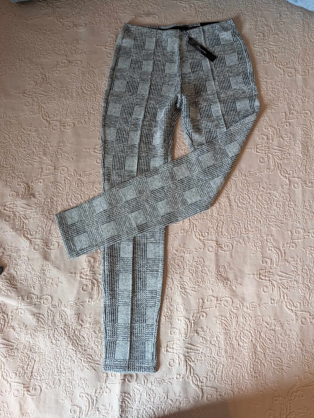 Tahari Gray Plaid Seam Front Pull On Jeggings